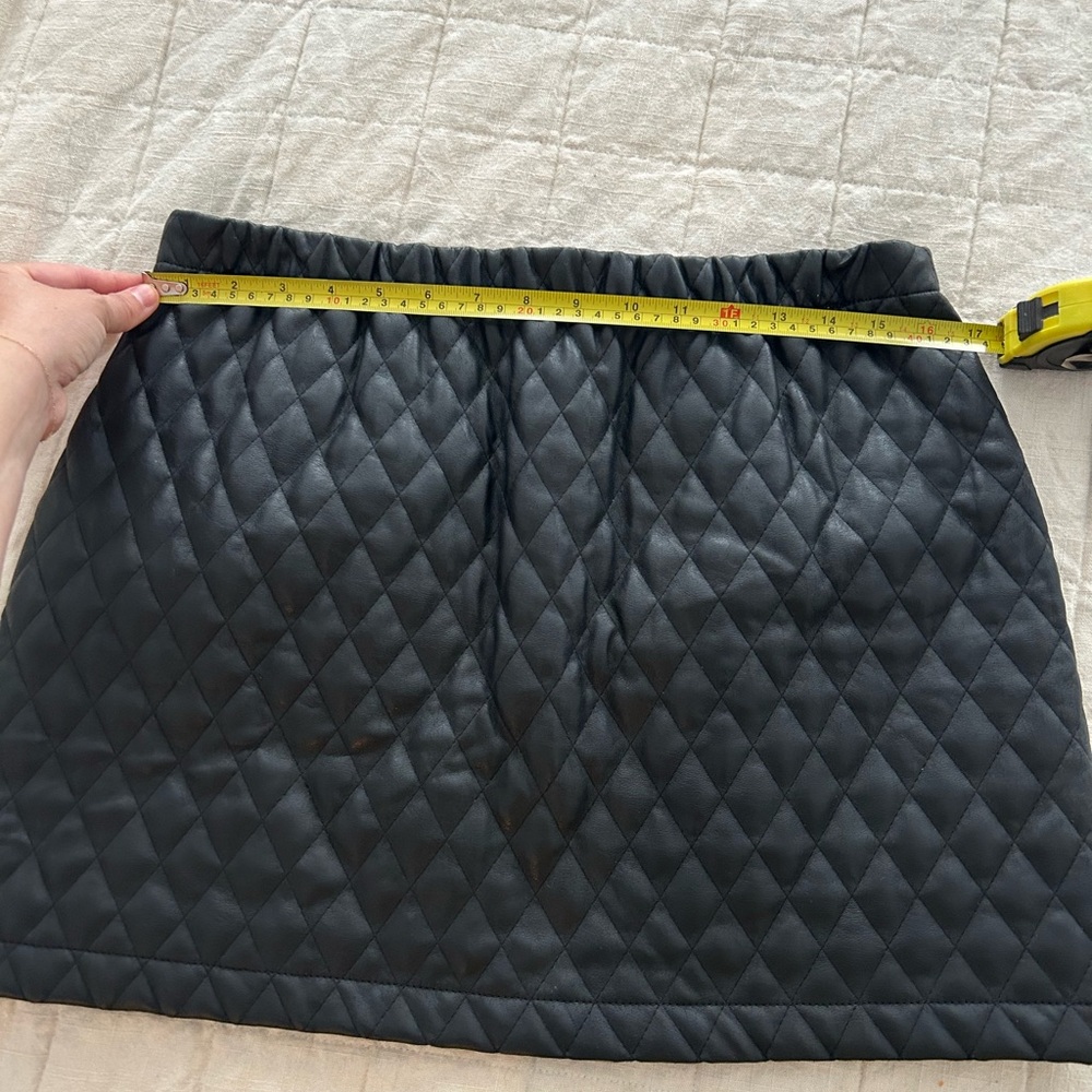 BCBGMaxAzria Quiltes Mini Skirt - Picture 3 of 8